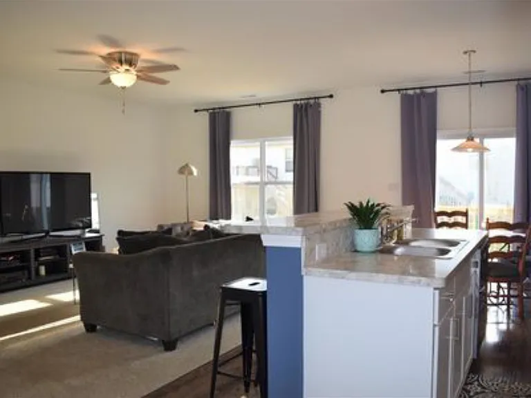 11234 Putnam Dr — Photo 2
