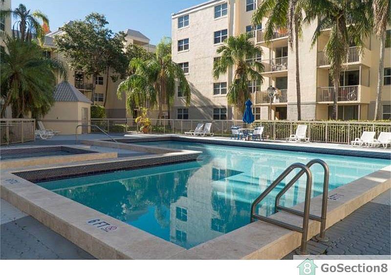 1st image of 8290 Lake Dr #1