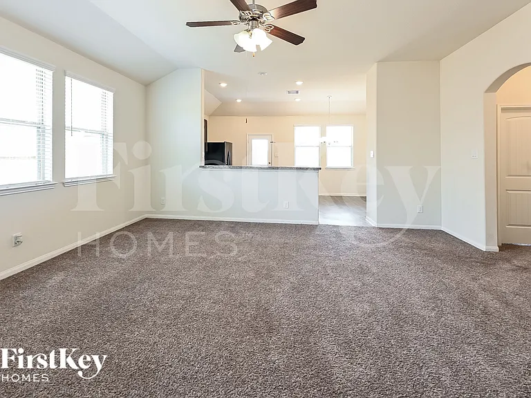 15809 Roberto Clemente Ct — Photo 2