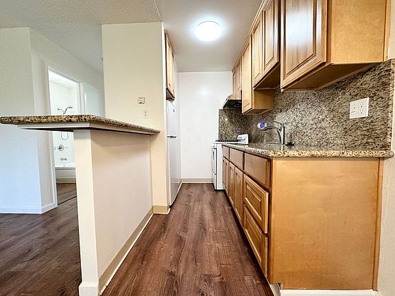 4th image of 427 E 19th St #9