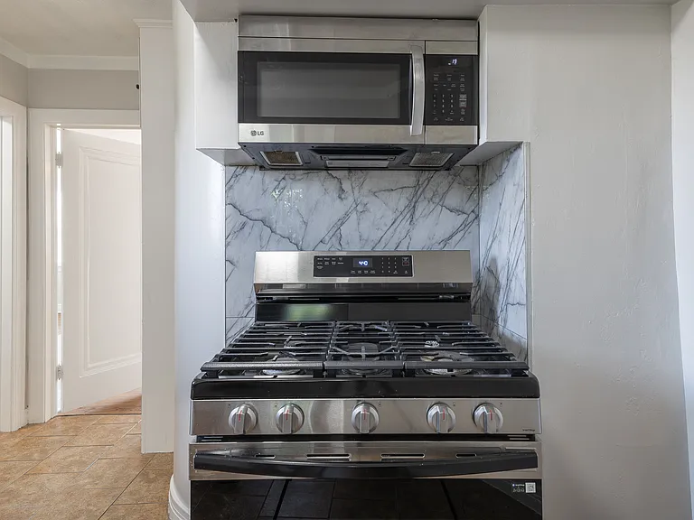 2547 SW 23rd St #UPPER — Photo 19