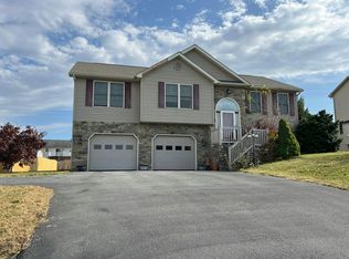 8 Osprey Way, Shippensburg, PA 17257