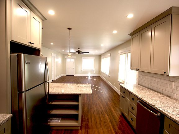 Open concept kitchen /living area