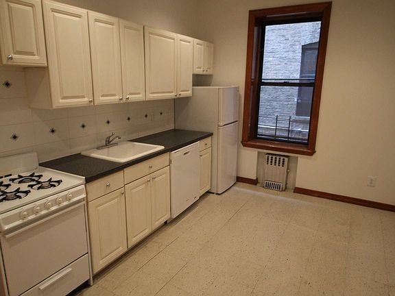 2nd image of 505 12th St APT 1B