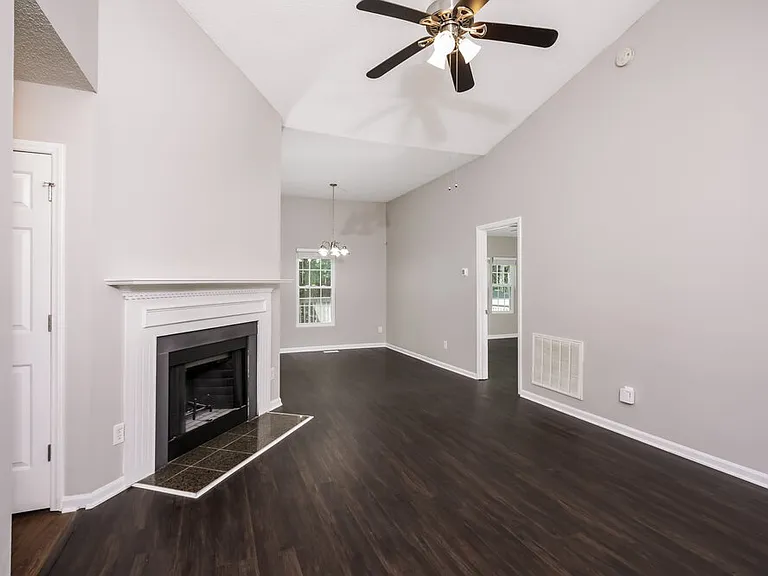 504 Heathwick Dr — Photo 4