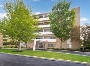 2089 Wooster Rd #25, Rocky River, OH 44116