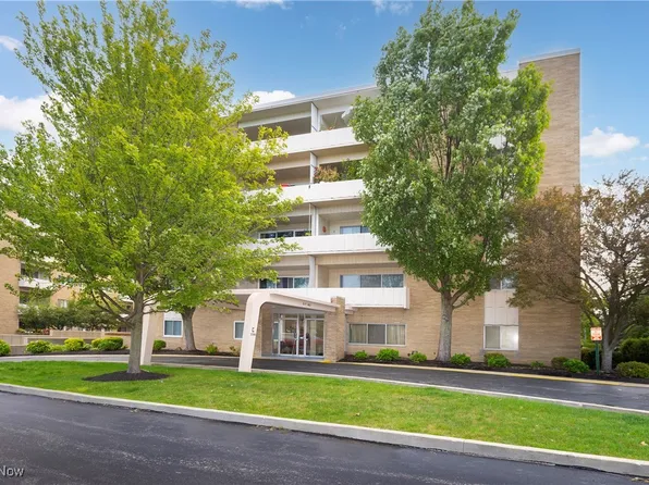 2089 Wooster Rd #25, Rocky River, OH 44116