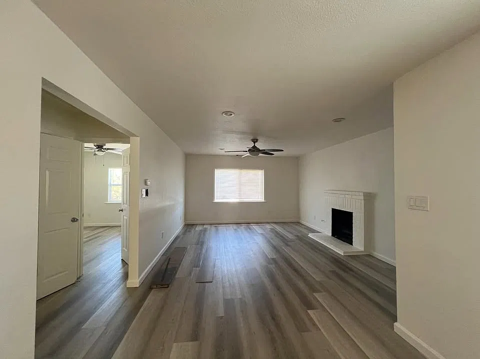 3 bed, 1115 sqft, $3,095 — Photo 2