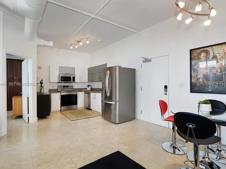 444 NE 30th St #502 — Photo 10