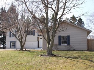 426 Wyandotte Trl SW, Hartville, OH