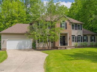 229 Skylane Dr, Northfield, OH 44067