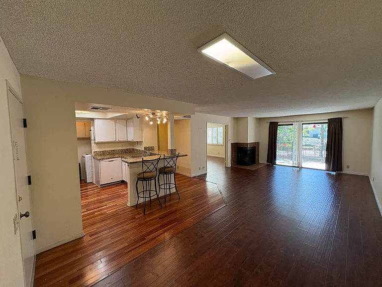 246 E Fern Ave #103 — Photo 3