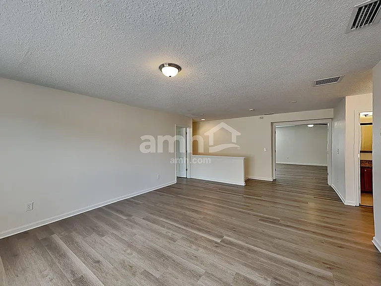 385 Bostwick Cir — Photo 11