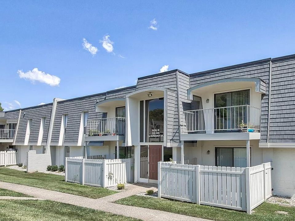 1st image of 213 La Fontenay Ct