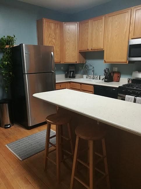 Kitchen and breakfast bar