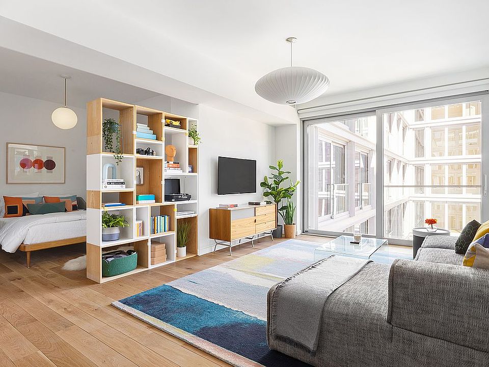 1st image of 547 W 47th St Unit Penthouse 5