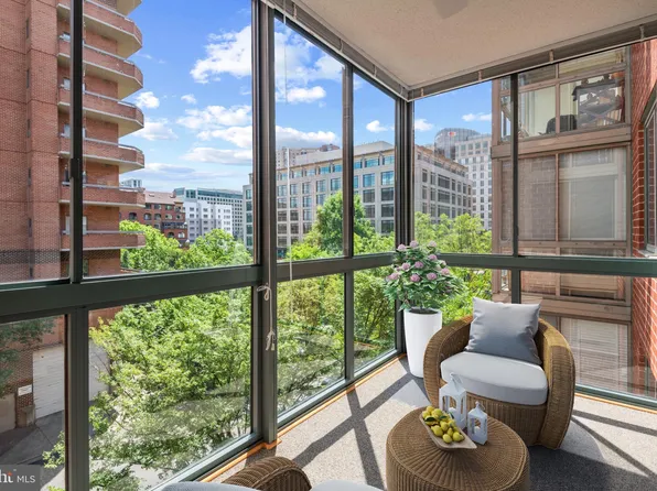 1050 N Taylor St APT 408, Arlington, VA 22201