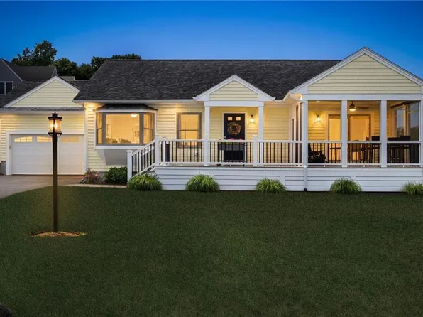 66 Mare Ter, Portsmouth, RI 02871