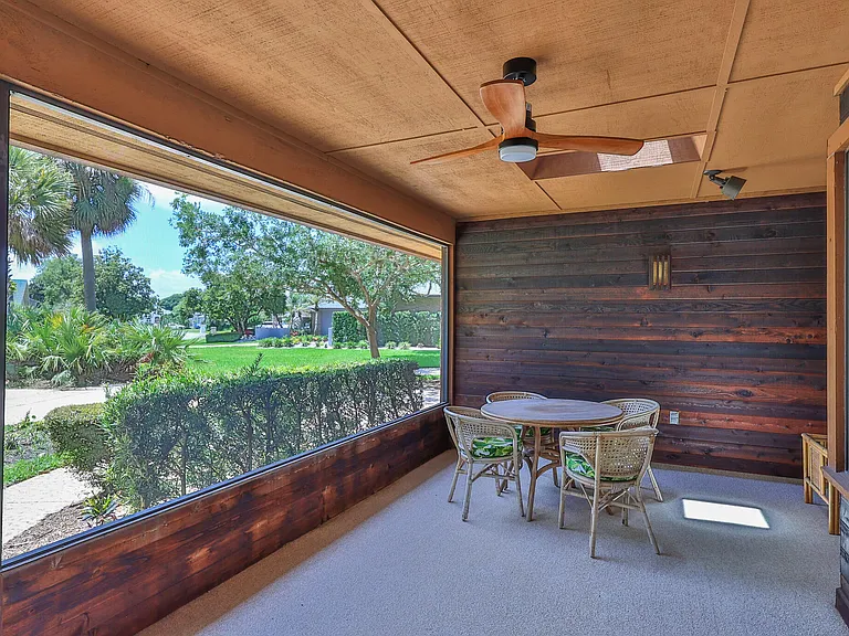 1807 Lindbergh Ln — Photo 2