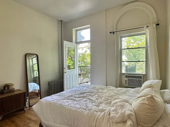 477 Willoughby Avenue image 1 of 9