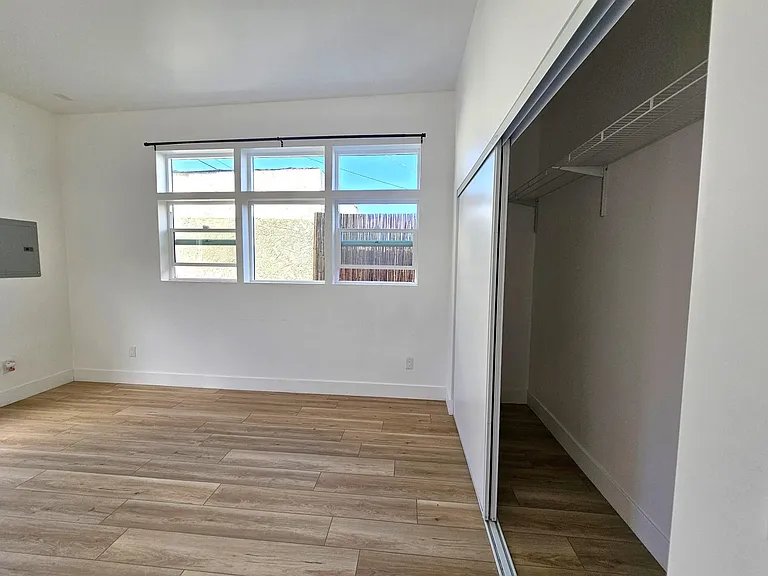 2711 W 60th St — Photo 32