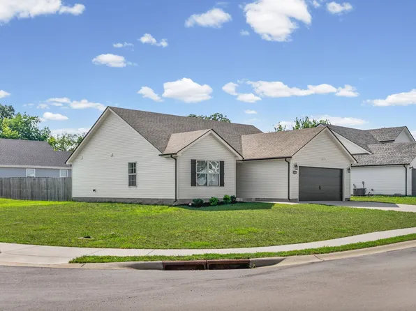 1416 Fredrick Dr, Clarksville, TN 37042