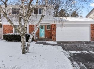 1688 Lakewood Dr, Troy, MI