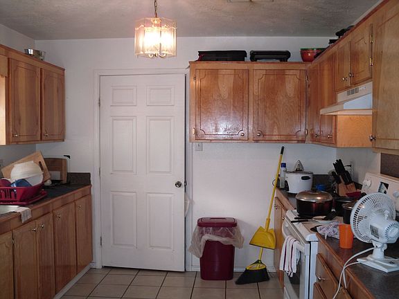 4th image of 138 Holmes St