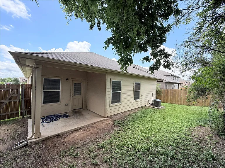 225 Cibolo Creek Dr — Photo 28