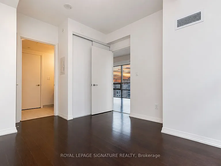 460 Adelaide St E #1706 — Photo 8