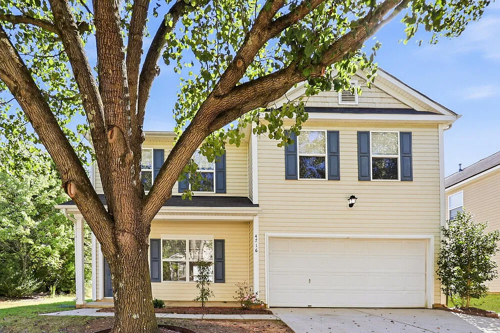 3 bed, 2.5 bath, 2367 sqft, $2,150 — Photo 1
