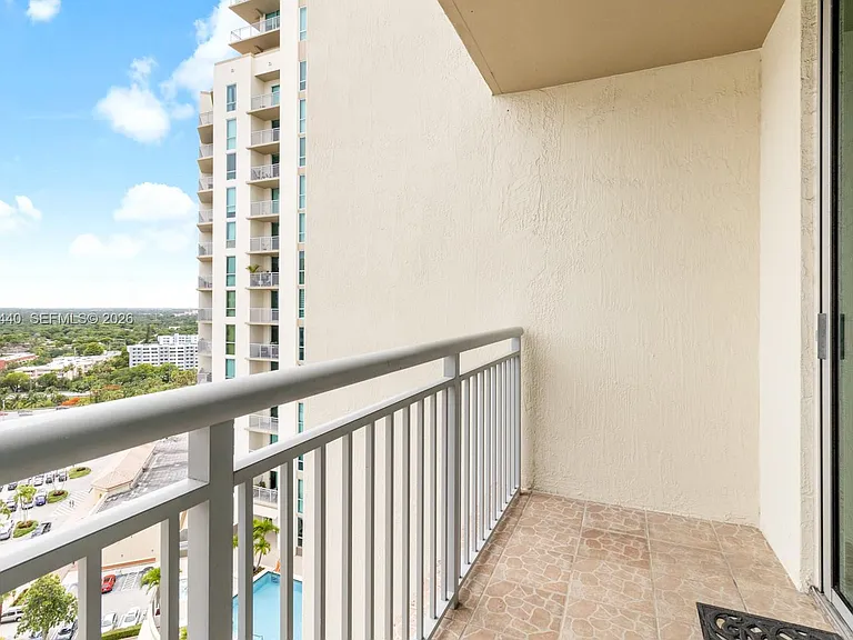 9055 SW 73rd Ct #1506 — Photo 3