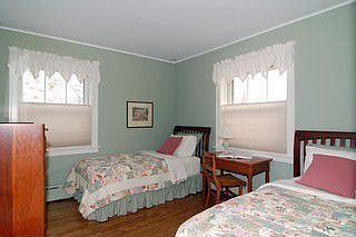 2nd image of 945 Fair Oaks Ave
