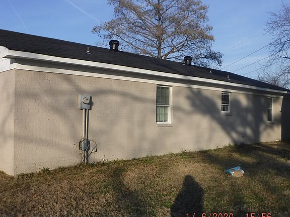 3rd image of 125 W Greenbriar Dr