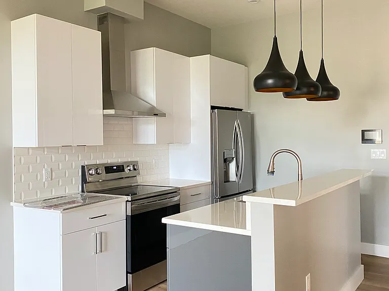 60 Cross St E #212 — Photo 3