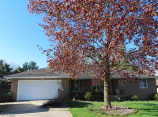 1520 Meadowlane Rd, Seven Hills, OH 44131