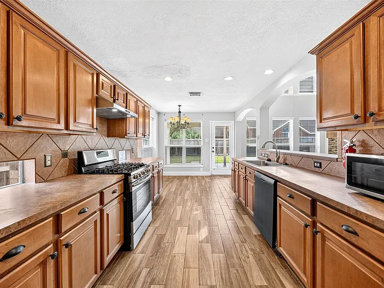 7603 Kenmark Ct — Photo 16