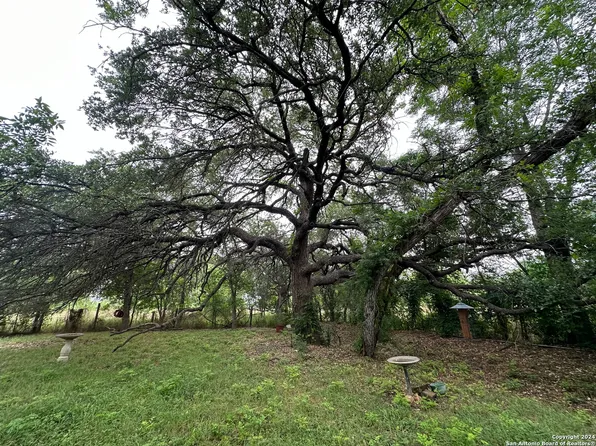 765 COUNTY ROAD 6713, Natalia, TX 78059