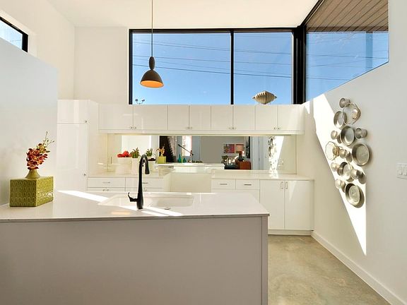 Pics = Unit A in front. Unit B is in Back.