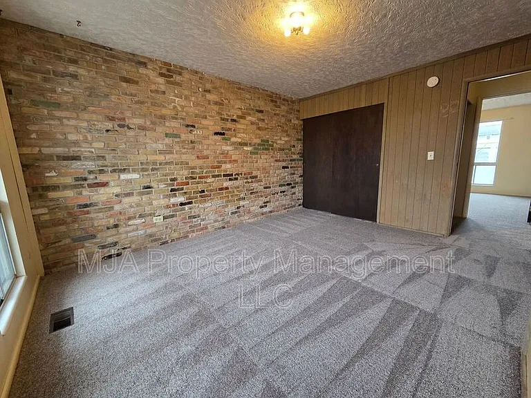 1165 Edgewood Dr #2 — Photo 10