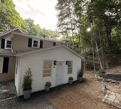 2nd image of 12 Ryefield Rd