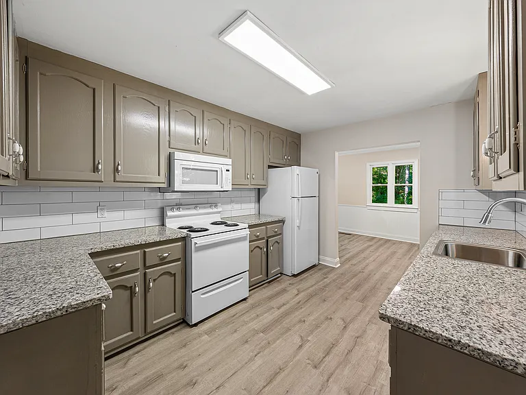407 Veterans Dr — Photo 12