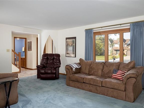 4th image of 80 Fairview Ct