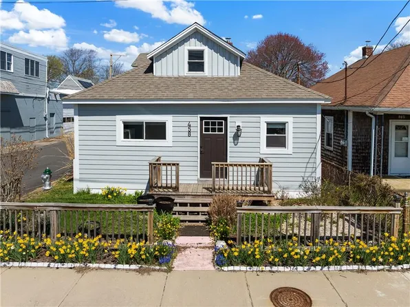 458 Park Ave, Portsmouth, RI 02871