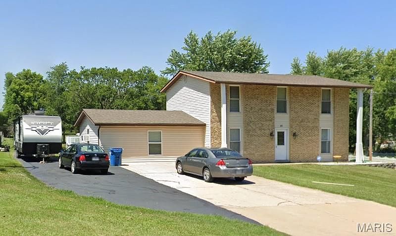 1st image of 10 Laura Hill Rd