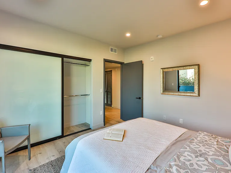 900 N Wilcox Ave #105 — Photo 20