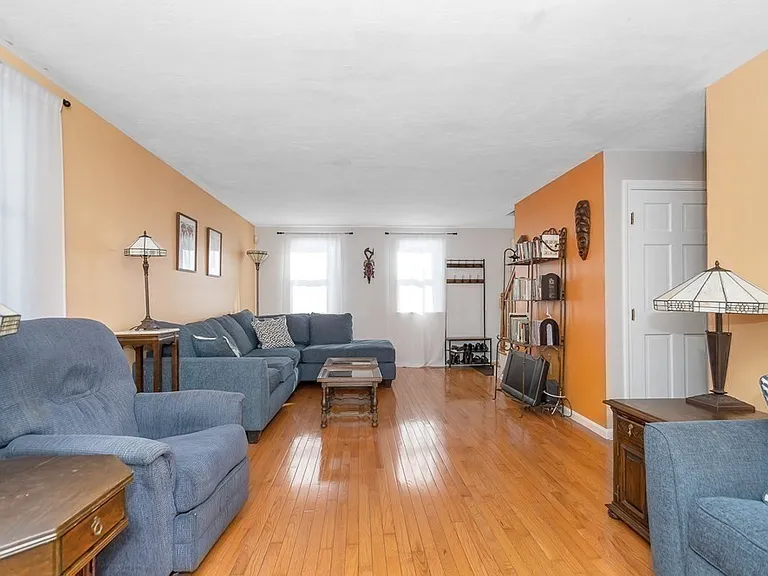 12 E Durant St — Photo 5