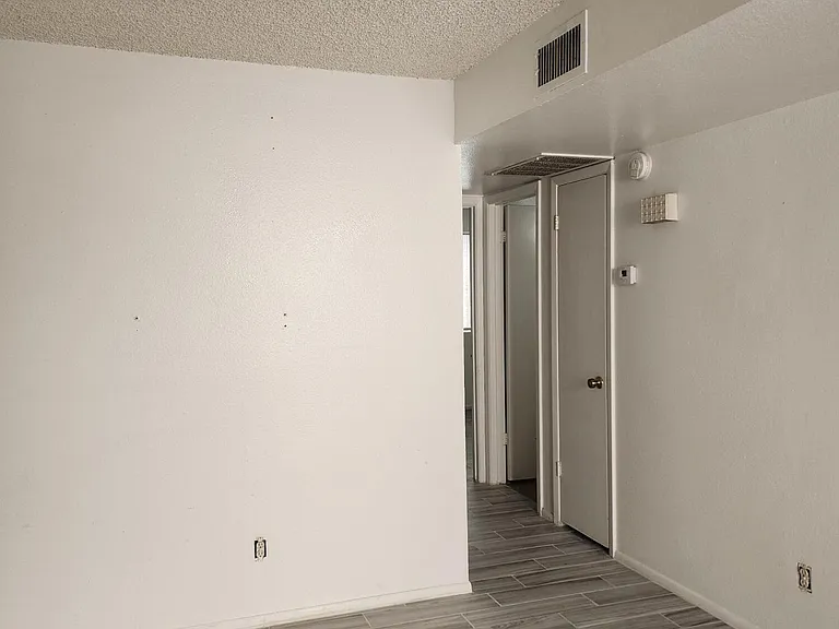9222 N 35th Ave #9 — Photo 5