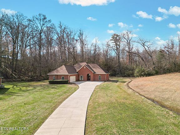 3rd image of 1900 Old Hickory Ln