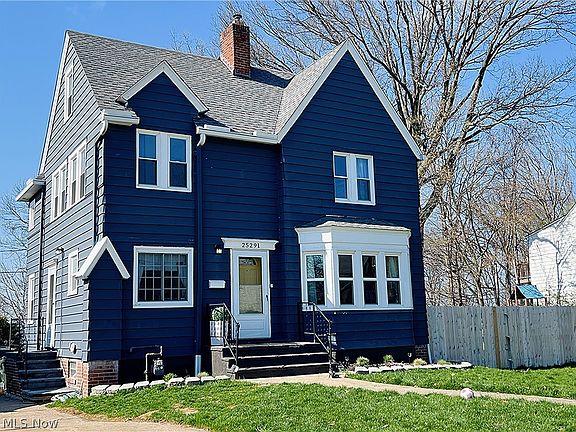 3rd image of 25291 Chatworth Dr